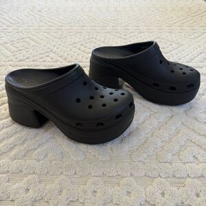 Crocs Black Platform Heeled Clogs | Size M9 / W11 | Chunky Heel Comfort Shoes